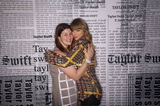 霉霉粉丝在演唱会合影