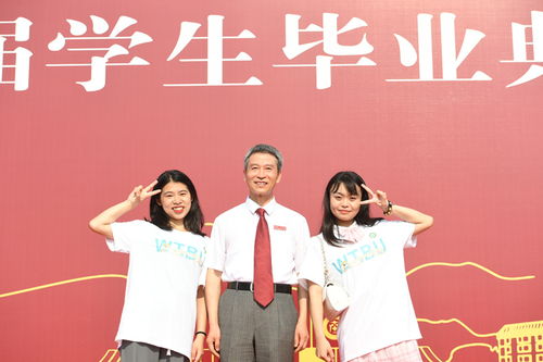 校长与五胞胎合影