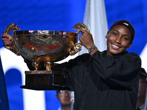 高芙在颁奖仪式上