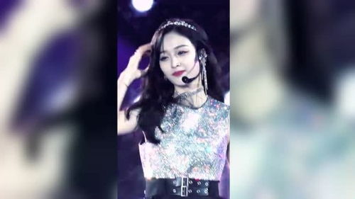 吴宣仪在THE9舞台上的表演瞬间