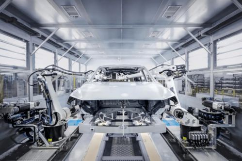 吉利汽车生产线展示高科技制造流程