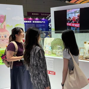 Labubu潮玩系列在美国热销场景