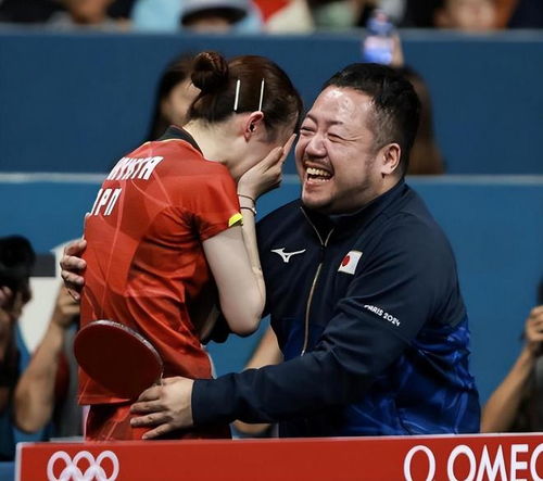 早田希娜与樊振东合影