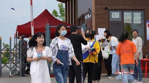 高考化学结束后，考生接受采访表达对试卷的看法