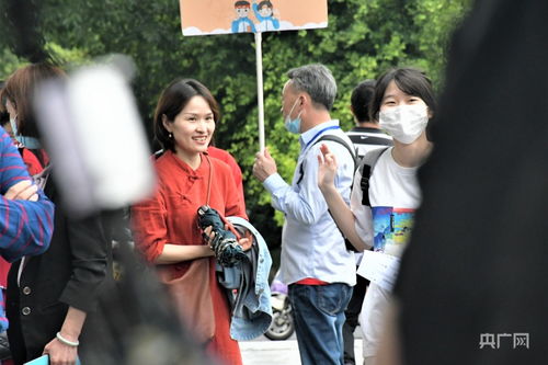 哈尔滨学生比OK手势