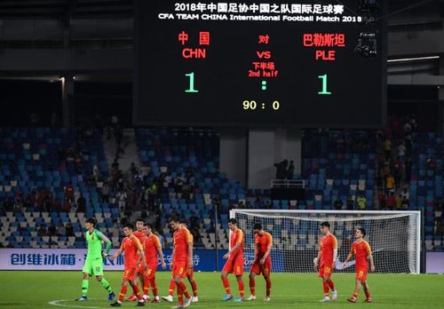 抖音球迷热议国足比赛画面