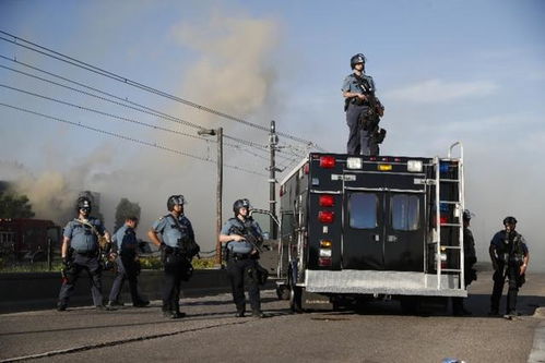 洛杉矶警方与抗议者冲突