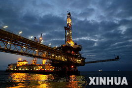 石油钻井平台夜景