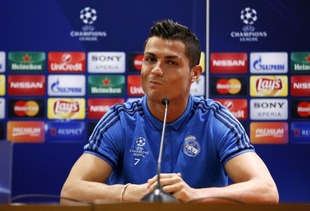 C罗在中国发布会现场