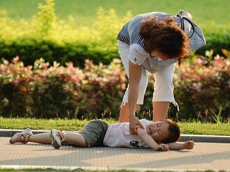 高考结束现场集体找妈妈！这一幕太戳心，全网泪目了