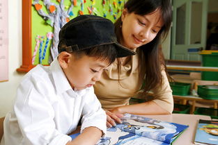 家长与孩子一起讨论选科方案