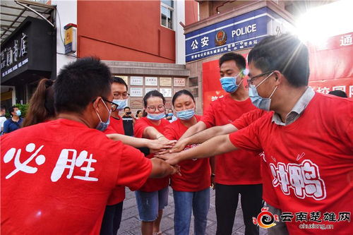 送考老师为考生加油打气