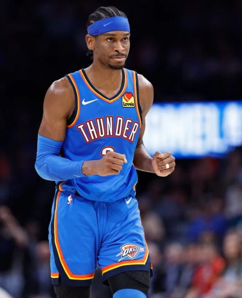 谢伊·吉尔杰斯-亚历山大持球突破