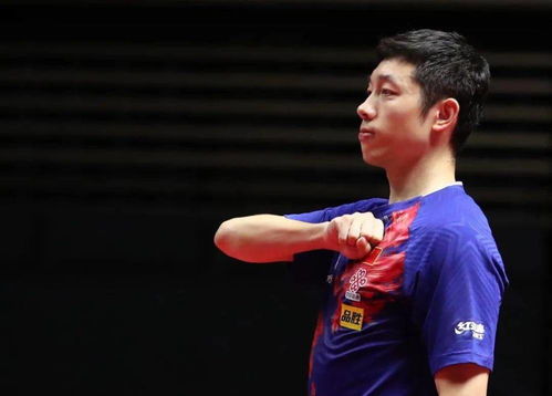 许昕在比赛中神情凝重