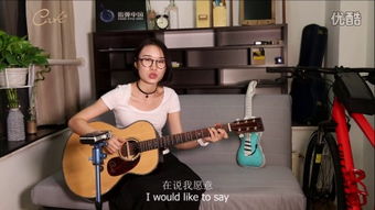 盲人街头艺人在弹吉他