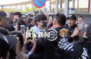 机场大厅粉丝围堵运动员场景