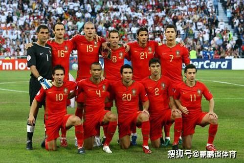 葡萄牙全队捧杯瞬间