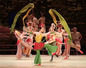 大学生网购古装集体退货，裤裙踩脏引热议！校方回应背后真相令人唏嘘