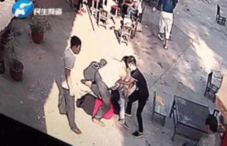 副所长拉偏架被免职不冤，网友：谁给的胆子？