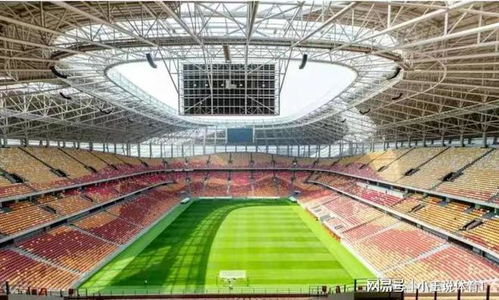 国足在重庆龙兴球场训练