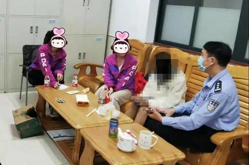 民警与家长沟通解决问题