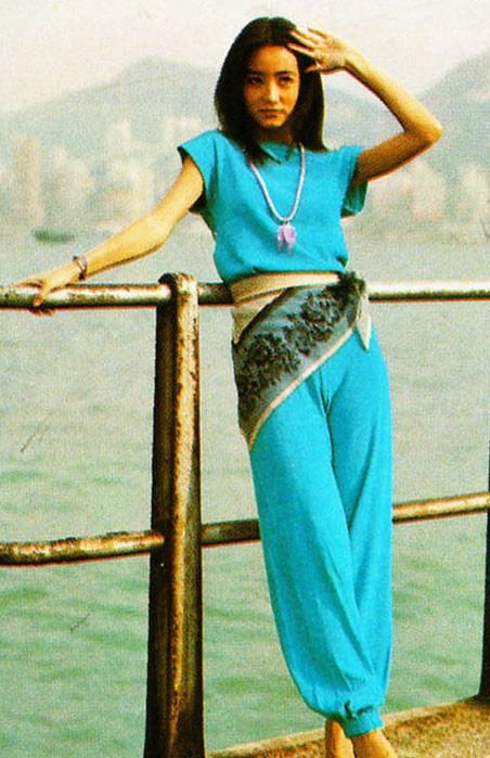 71岁林青霞江西低调现身，优雅老去引热议：这才是真正的岁月美人