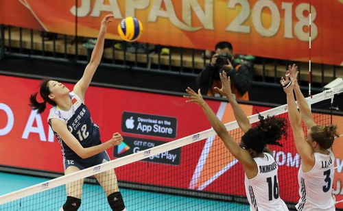 李盈莹在比赛中扣球瞬间