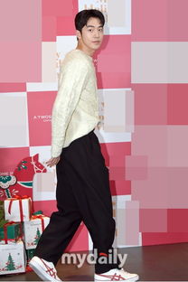 高以忱出席公开活动的照片