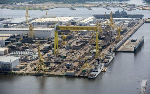 罗津造船厂俯瞰图及周边海域布局图示意图