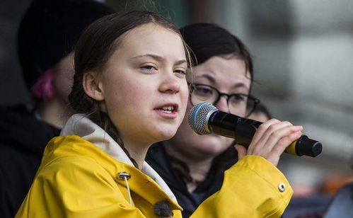格蕾塔在加沙海岸边演讲