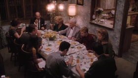 贾府众人聚餐的场景