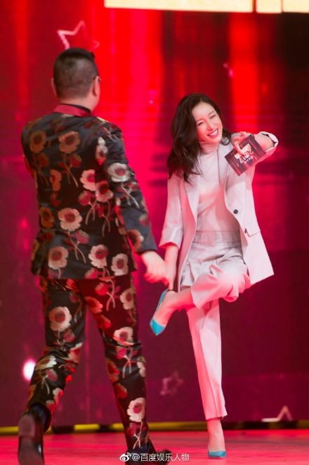 秦海璐《人民日报》撰文引发热议，网友：这才是真正的演员修养