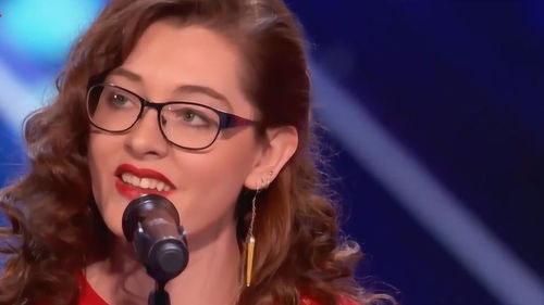 观众观看感人视频流下眼泪