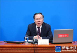 新华社记者黄恒在现场拍摄画面