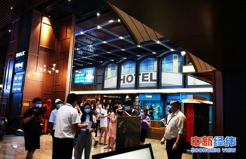 观众在电影院观看电影