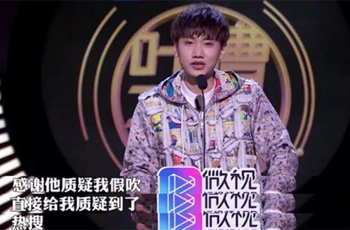 汪苏泷在中餐厅节目中弹唱