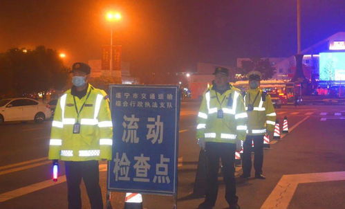 洛杉矶街头执法人员设立临时检查点进行搜捕行动