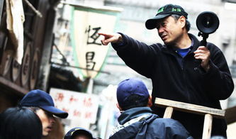 大头在拍摄现场工作的照片