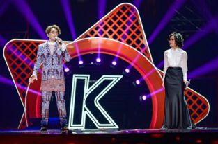 江苏卫视直播团队在赛场准备中