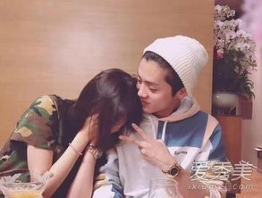 鹿晗和关晓彤甜蜜合照