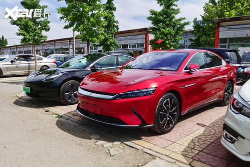 二手车市场中的新能源汽车展示图