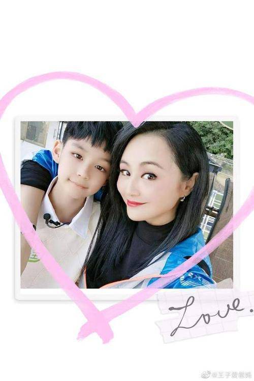 曹颖14岁儿子再引热议，网友惊呼“最帅星二代”实至名归！