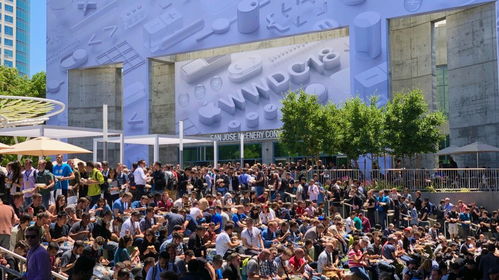 苹果WWDC25大会现场展示iOS26新功能