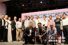 中缅领导人握手合影