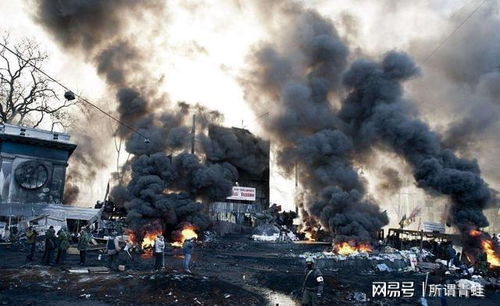 俄乌边境地区夜晚军事部署画面