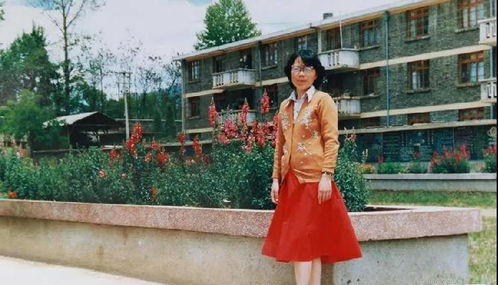 张桂梅躲教室目送学生离校：15年高考送考路，照亮女孩们的未来