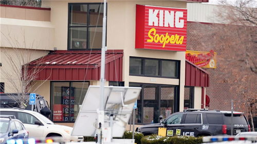 美国科罗拉多州博尔德市街头爆炸后现场图片