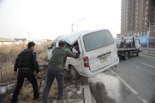 事故现场附近的居民神情凝重