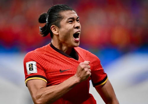 张玉宁在比赛中进球瞬间