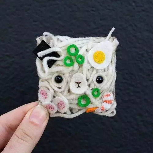 舞台上毛毡制作的可爱道具和零食推车